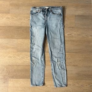 Levi’s Jeans - Midrise / right below belly button